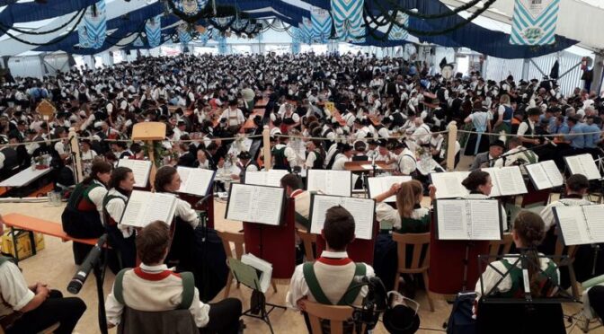 In Siegsdorf beim Fest 125-Jahre Trachtenverein Heutau